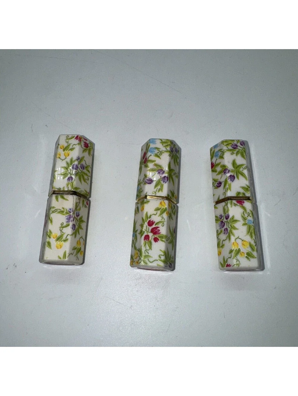 MARKWINS INTERNATIONAL CORP, LA VERNE CA VINTAGE LIPSTICK Floral Holder Set Of 3